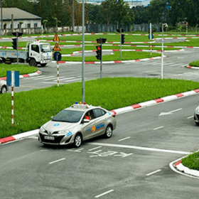 Quy định & quy chuẩn của nhà nước về việc trang bị thiết bị giám sát quãng đường và thời gian thực hành của học viên trên xe dạy lái